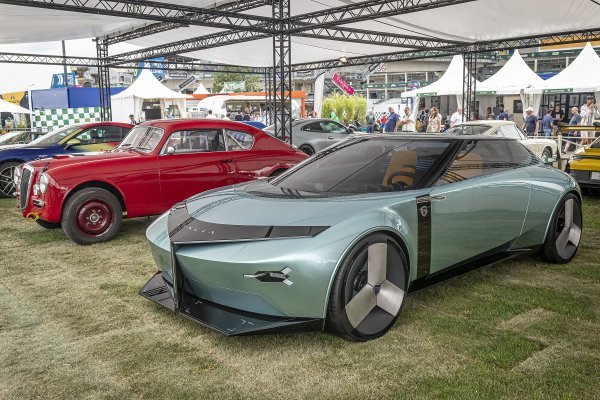 Lancia pokazala javnosti Pu+Ra HPE uz bok Lancije Aurelie B20S iz 1956.