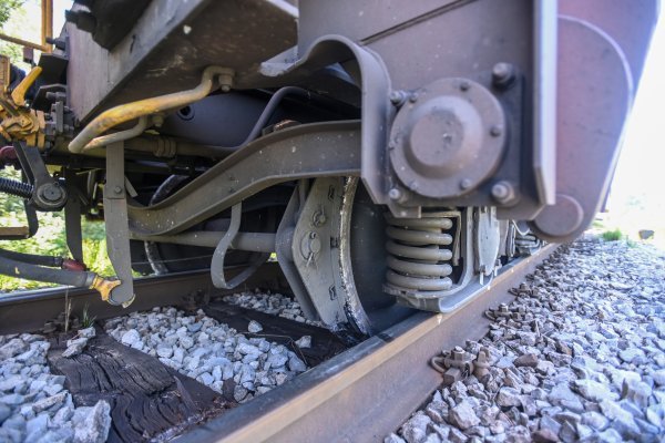 Velika Ludina: Radnici Hž-a rade na dizanju lokomotiva kako bi se uklonile s mjesta izletanja