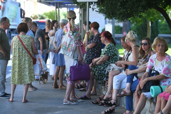 Dojava o bombi u zgradi Banovine u Splitu