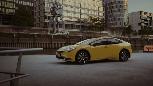 Toyota Prius Plug-in Hybrid 220