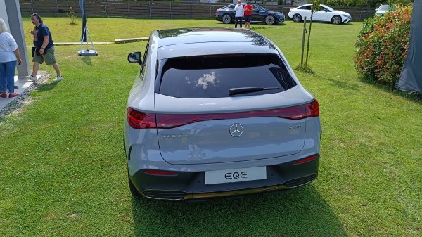 Mercedes-EQ EQE SUV