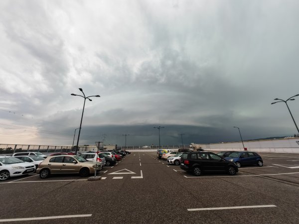Novo nevrijeme praćeno jakom kišom zahvatilo Zagreb