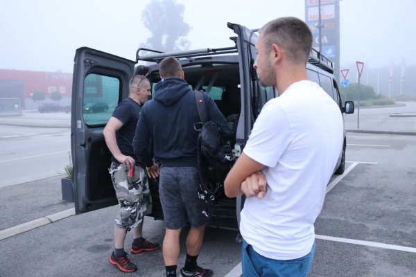 Zagreb: Ljudi se okupljaju kod Supernove odakle će krenuti u pomoć Slavoncima koji su stradali u olujnom nevremenu