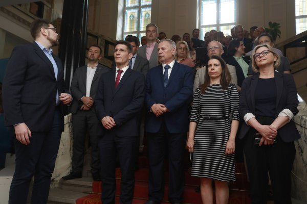 Oporba napustila sabornicu