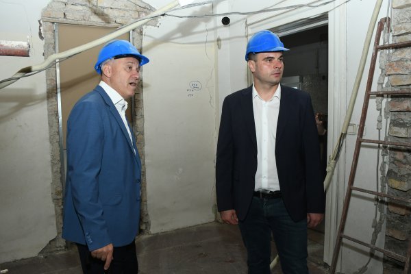 Sisak: Branko Bačić obišao gradilište konstrukcijske obnove višestambenih zgrada