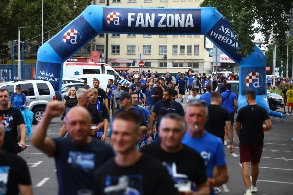 Okupljanje navijača Dinama uoči utakmice s Astanom