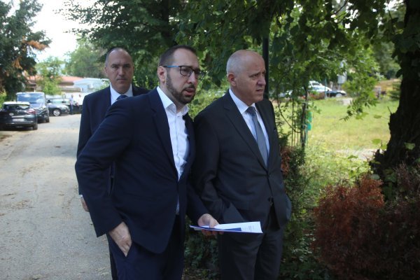 Tomašević, Dolenec i Bačić obišli radove na Bolnici za plućne bolesti