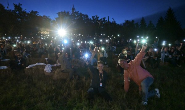 Cinehill je završen simboličnim slanjem signala na Međunarodnu svemirsku stanicu, odnosno paljenjem svjetala na mobitelima 