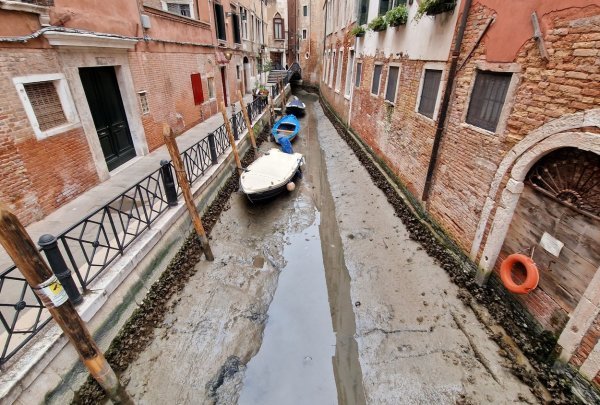 Presušeni kanali u Veneciji, veljača 2023.