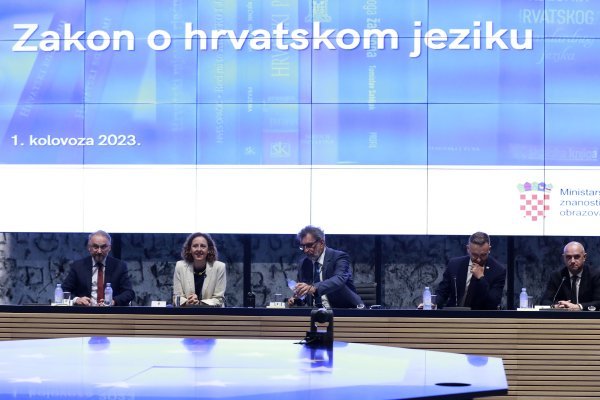 Nina Obuljen, Radovan Fuchs i Marin Piletić predstavili su prijedlog Zakona o hrvatskom jeziku