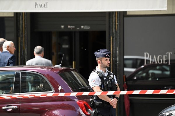Opljačkana draguljarnica Piaget u Parizu