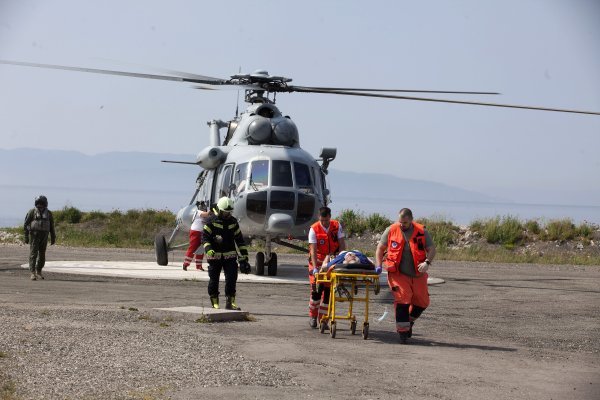 Rijeka: Prijevoz unesrećene osobe vojnim helikopterom, svibanj 2022.