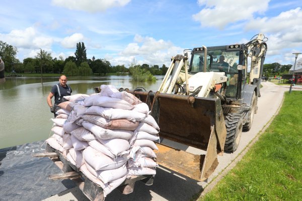 Pripreme za obranu Karlovca od poplave u svibnju