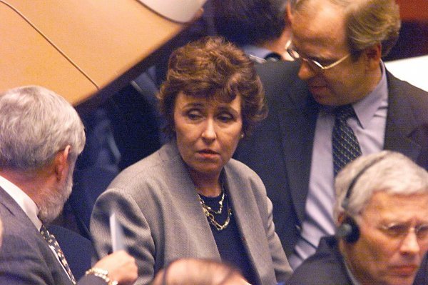 Edith Cresson u vrijeme (1999. godine) kada je u Europskoj komisiji zaposlila svoga zubara.