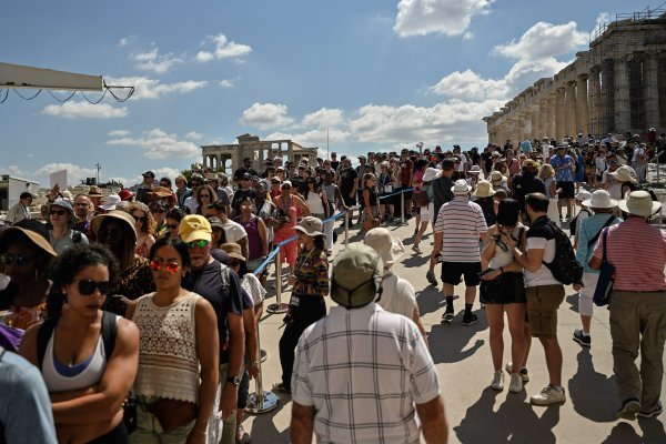 Masovni turizam je 'mnoga odredišta pretvorio u suprotnost onome što su nekad bila', a Atena je ograničila broj turista koji dnevno mogu posjetiti Akropolu