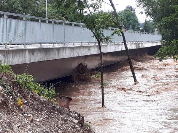 Poplavljeno selo Tacen nedaleko Ljubljane