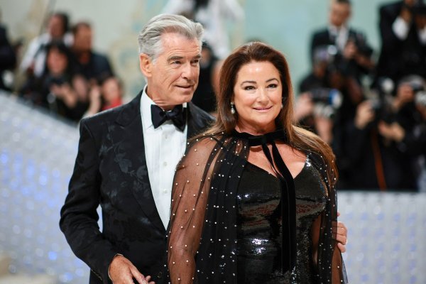 Keely Shaye Smith i Pierce Brosnan