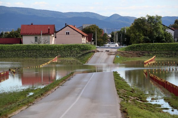 Povlači se voda iz oteretnog kanala Sava - Odra