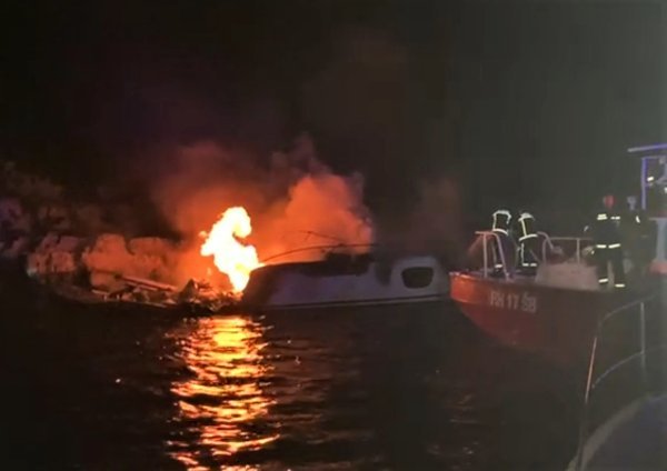 Požar na motornoj jahti kod otoka Žuta