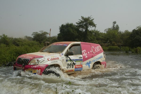 Toyota Land Cruiser J120 na reliju Dakar 2005 hrvatske posade Zvonimir Martinčević/Marin Frčko