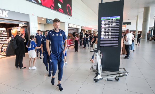Nogometaši Dinama vratili se u Zagreb nakon odgođene utakmice protiv AEK-a