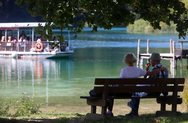Brojni turisti uživali obilazeći Plitvička Jezera, ljeto 2022.
