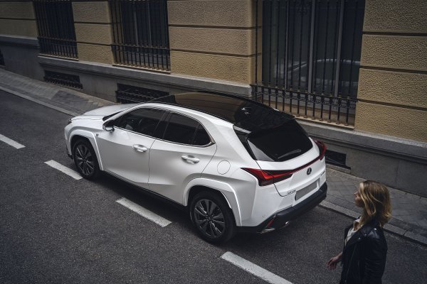 LEXUS UX HYBRID 250h (2 FWD E-CVT F SPORT DESIGN)