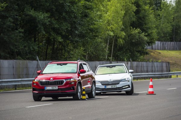 Simulacija Škodinog Crew Protect Assista tijekom radionice na ispitnom poligonu