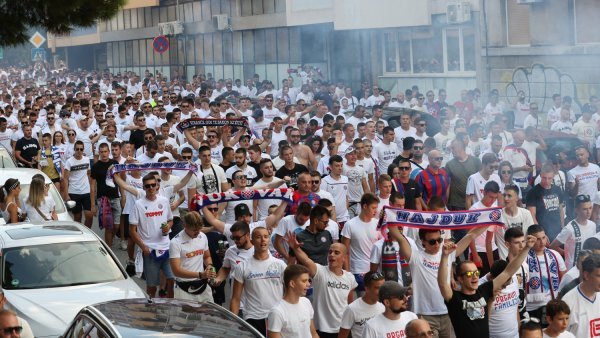 Split: Koreto Torcide prema stadionu Poljud, Hajduk - PAOK