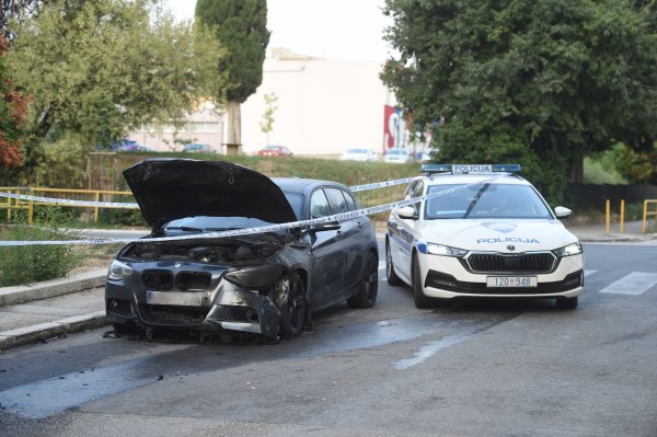 Zapalio se BMW na splitskim Skalicama