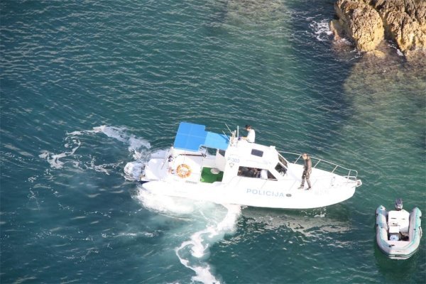 Požar progutao brodicu na Pašmanu: Spašeno troje Nijemaca