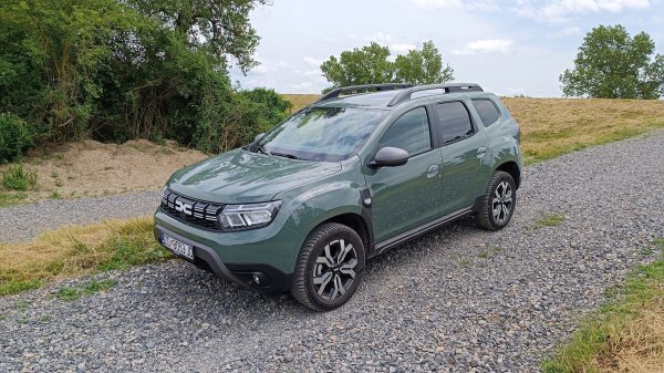 Aktualni model druge generacije: Dacia Duster Journey 1.5 Blue dCi 115 4x4