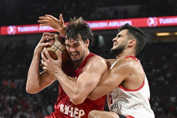 Dario Šarić u akciji tijekom utakmice pretkvalifikacija za OI: Hrvatska - Turska 84:71, 20.8.2023.