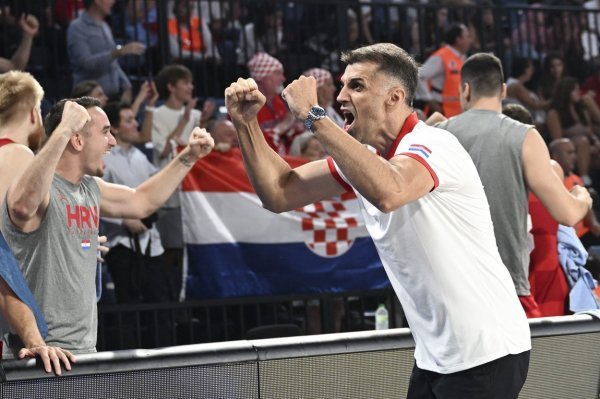 Josip Sesar, izbornik hrvatske košarkaške reprezentacije slavi devetu pobjedu u nizu