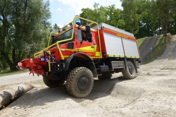 Spasilačko vozilo RW-HG bazirano na terenskom Unimog U 5023