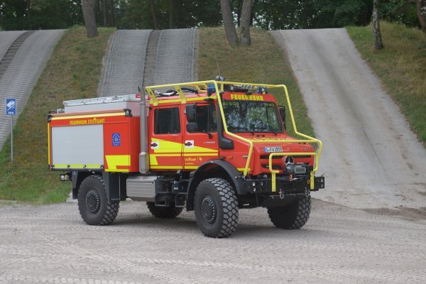 Cisterna Unimog U 5023 TLF-W s dvostrukom kabinom simulira gašenje požara