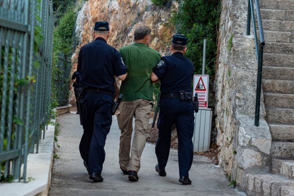 Igor Legaz prepilio ogradu na pomorskom dobru u Dubrovniku