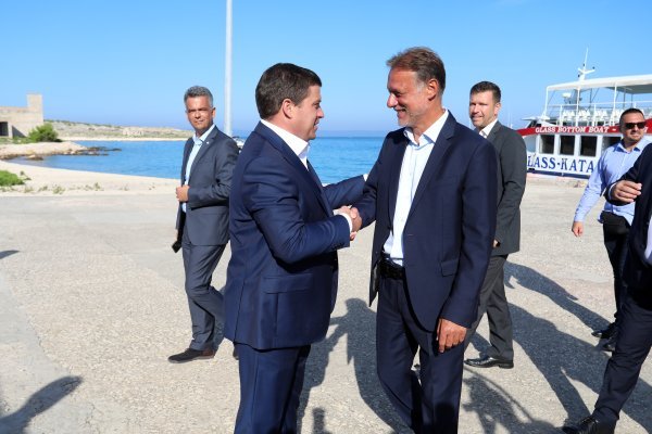 Jandroković i Butković na Golom otoku