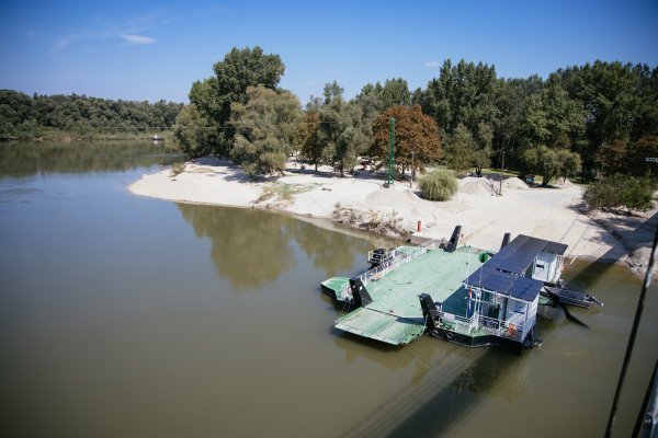 Bujica rijeke je na obalu Križnice nanijela pijesak, pa sada plaža izgleda kao da je na nekoj egzotičnoj lokaciji