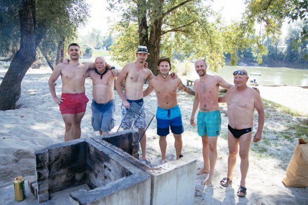 Koprivnički vatrogasci s 'tatom', po svoj prilici zapovjednikom brigade