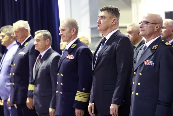 Predsjednik Zoran Milanović nazočio promociji novih časnika OS RH