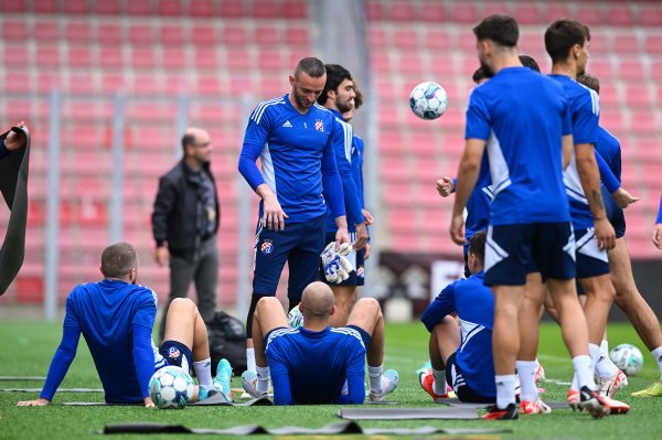 Trening nogometaša Dinama uoči utakmice protiv Sparte Prag