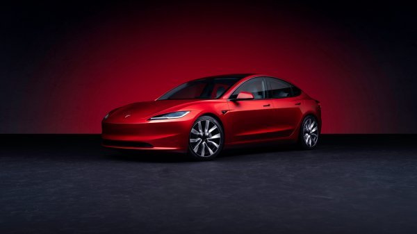 Tesla značajno ažurirala Model 3