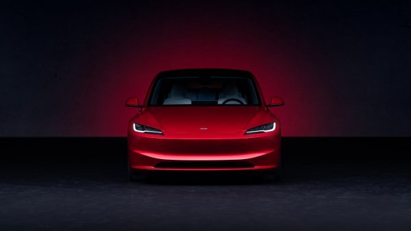 Tesla značajno ažurirala Model 3