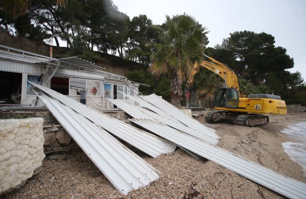 Rušenje bespravne gradnje