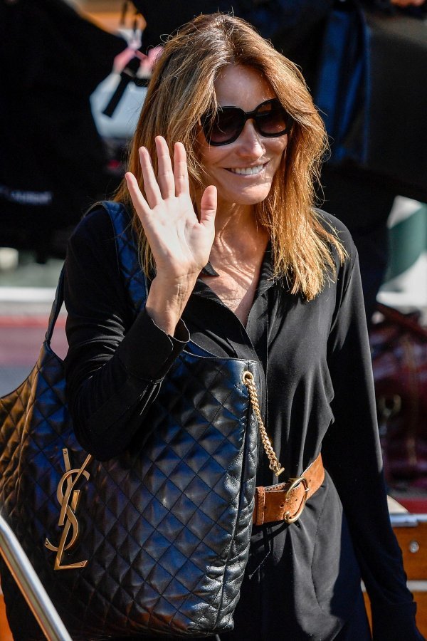 Carla Bruni s torbom Icare Saint Laurenta