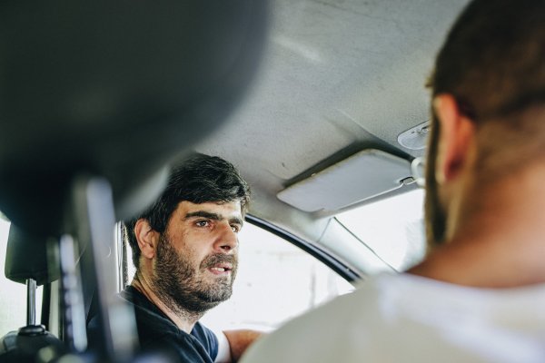 Za čistoću unutrašnjosti automobila ga nije briga, osvaja putnike na drugi način