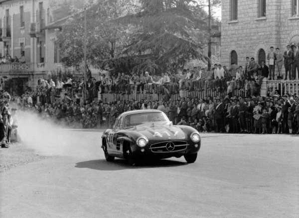 Mercedes-Benz 300 SL Coupé (W 198) koji su vozili John Cooper Fitch i Kurt Gessl na utrci Mille Miglia 1955.