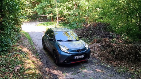 Toyota Aygo X 1.0 VVT-I 5D CVT Limited Edition JBL: UNDERCOVER JUN TAKAHASHI