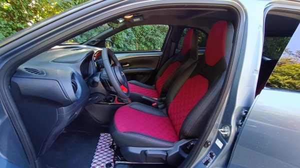 Toyota Aygo X 1.0 VVT-I 5D CVT Limited Edition JBL: UNDERCOVER JUN TAKAHASHI